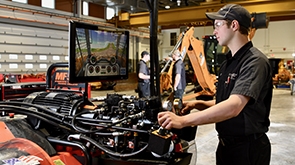 Diesel & Heavy Equipment Technician image 柴油和重型设备技术人员图像